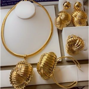 18k gold replica, suitable for all skin type, non tarnishable.